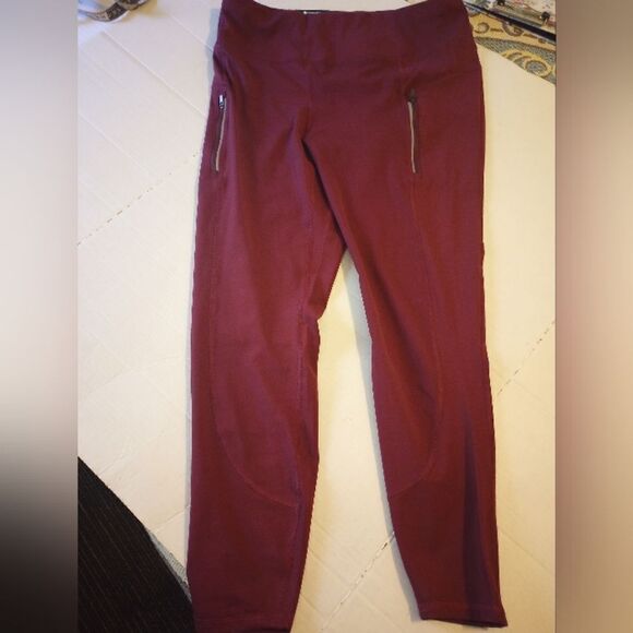 New members mark performance leggings with zipper pockets - Picture 3 of 7